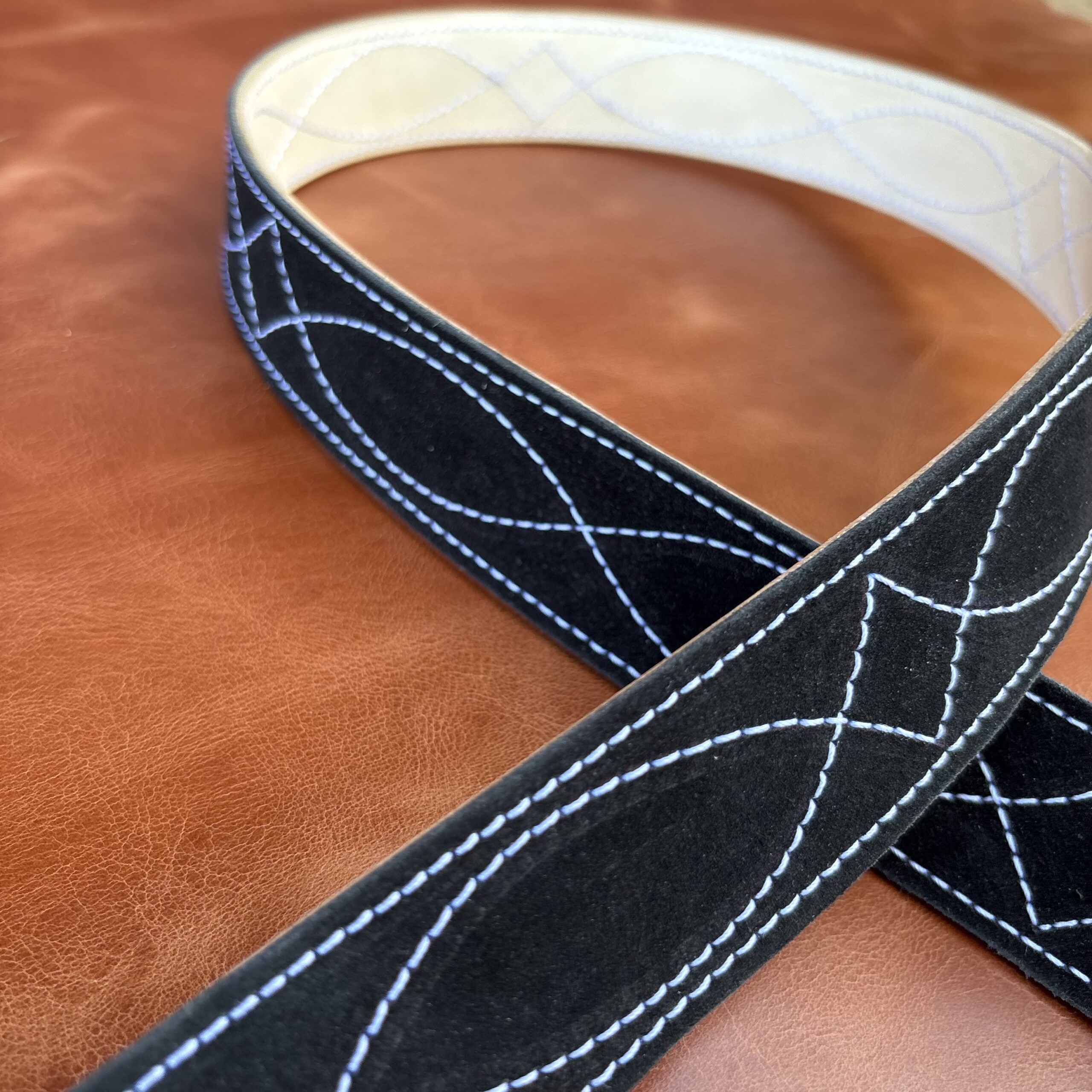 Cinto couro virado Black costura Branco - Imagem 4