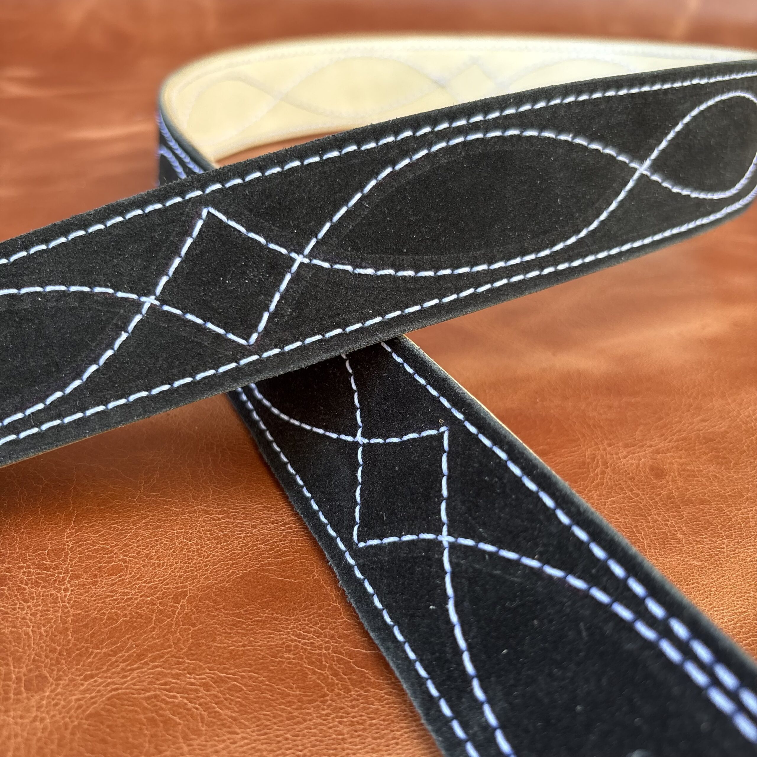 Cinto couro virado Black costura Branco - Imagem 3