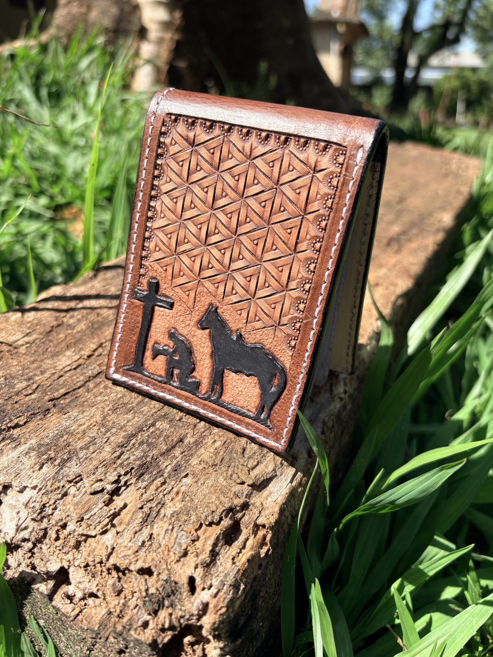 Carteira Country em Couro – Cowboy, Cavalo e Cruz