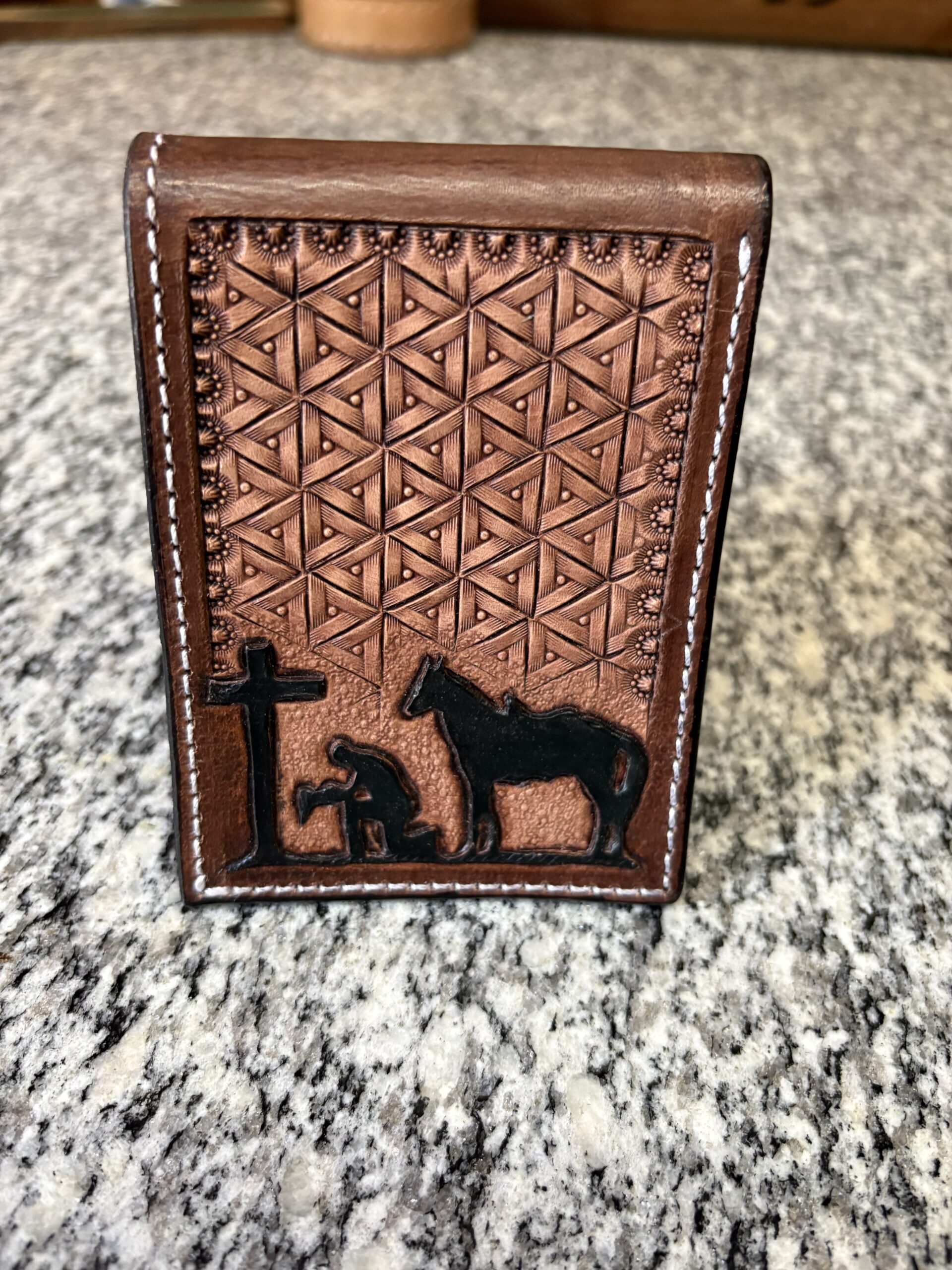 Carteira Country em Couro – Cowboy, Cavalo e Cruz - Imagem 4