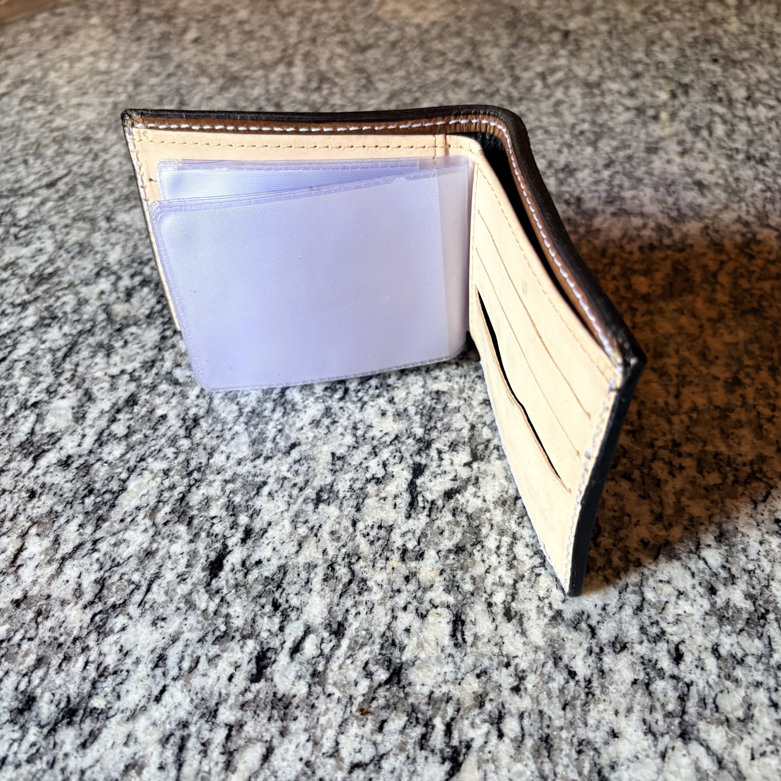 Carteira Country em Couro – Cowboy, Cavalo e Cruz - Imagem 12