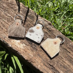 Chaveiro em Couro com Pelo – Formato Brinco de Boi